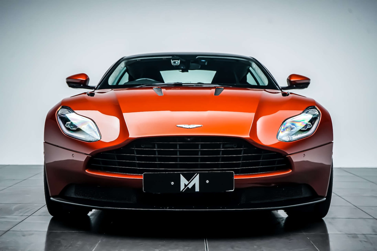 Used Aston Martin DB11 2017 for sale - 77426913: Photo 2