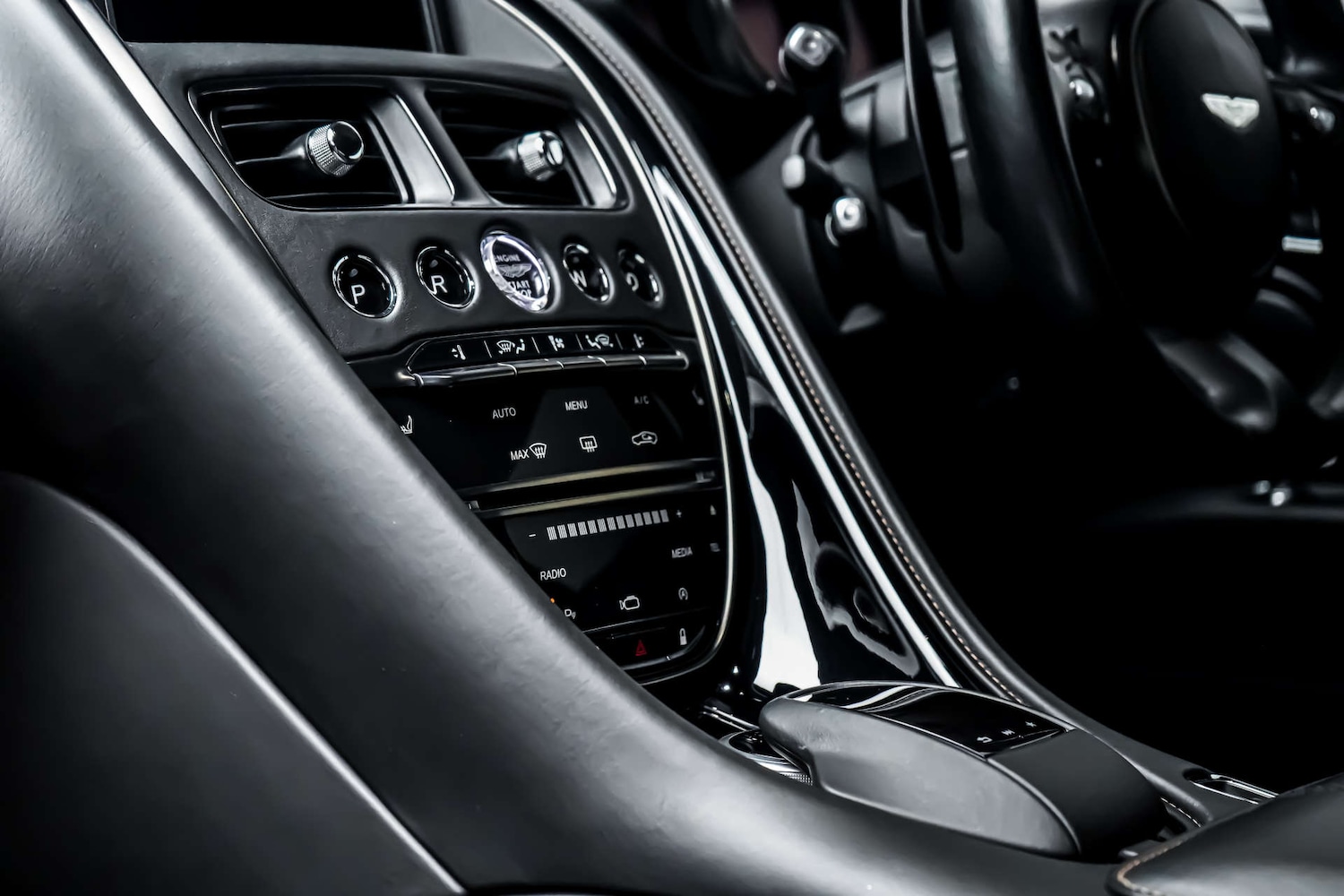 Used Aston Martin DB11 2017 for sale - 77426913: Photo 21