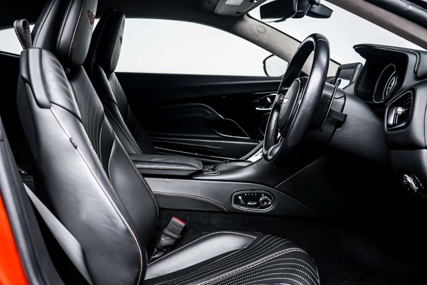 Used Aston Martin DB11 2017 for sale - 77426913: Photo 6