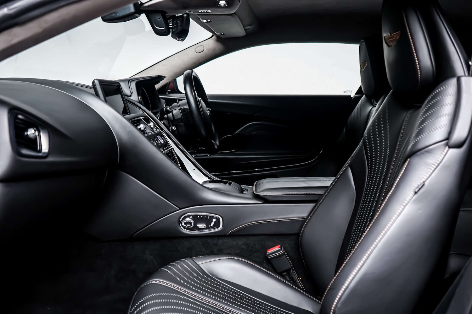 Used Aston Martin DB11 2017 for sale - 77426913: Photo 8