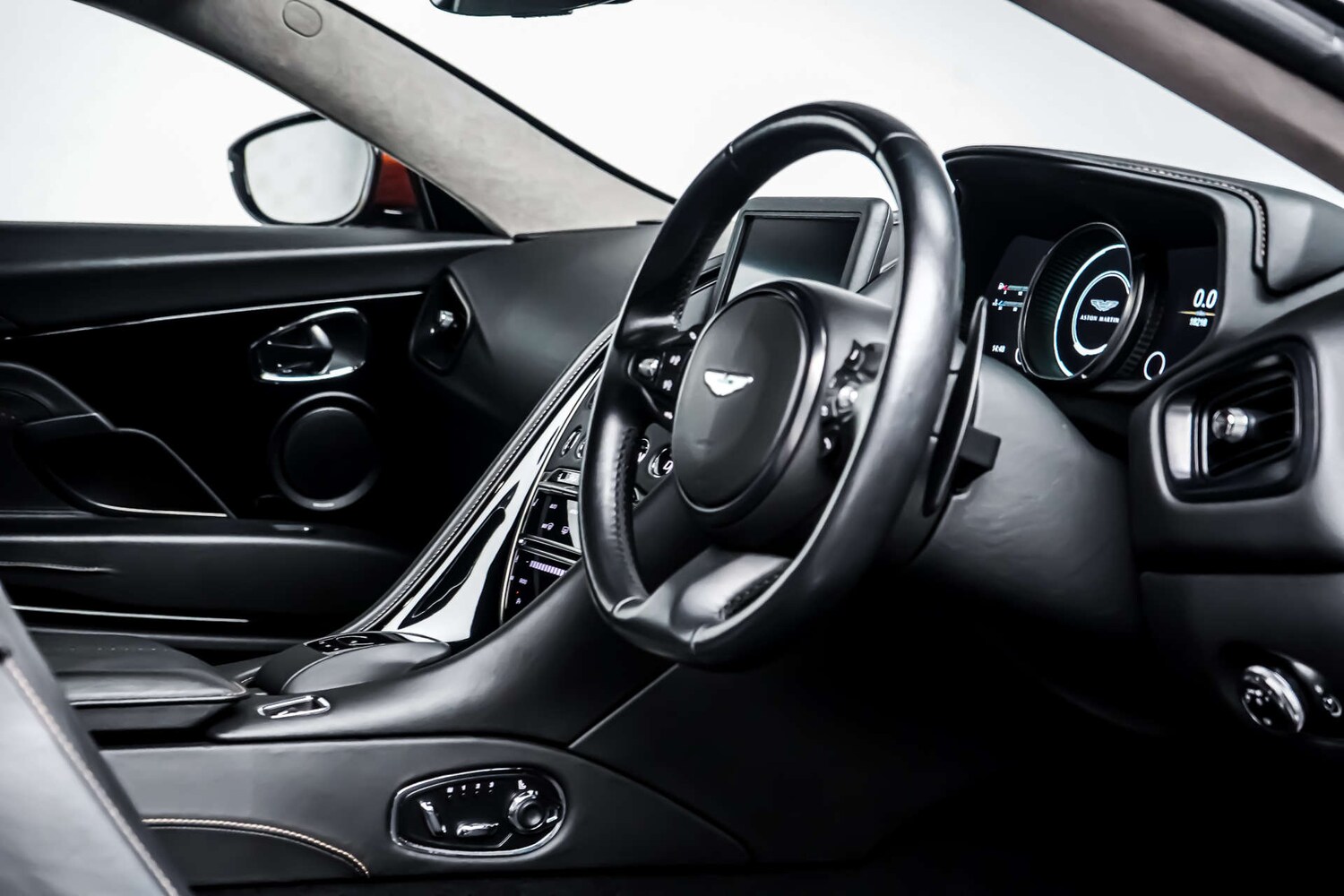 Used Aston Martin DB11 2017 for sale - 77426913: Photo 9