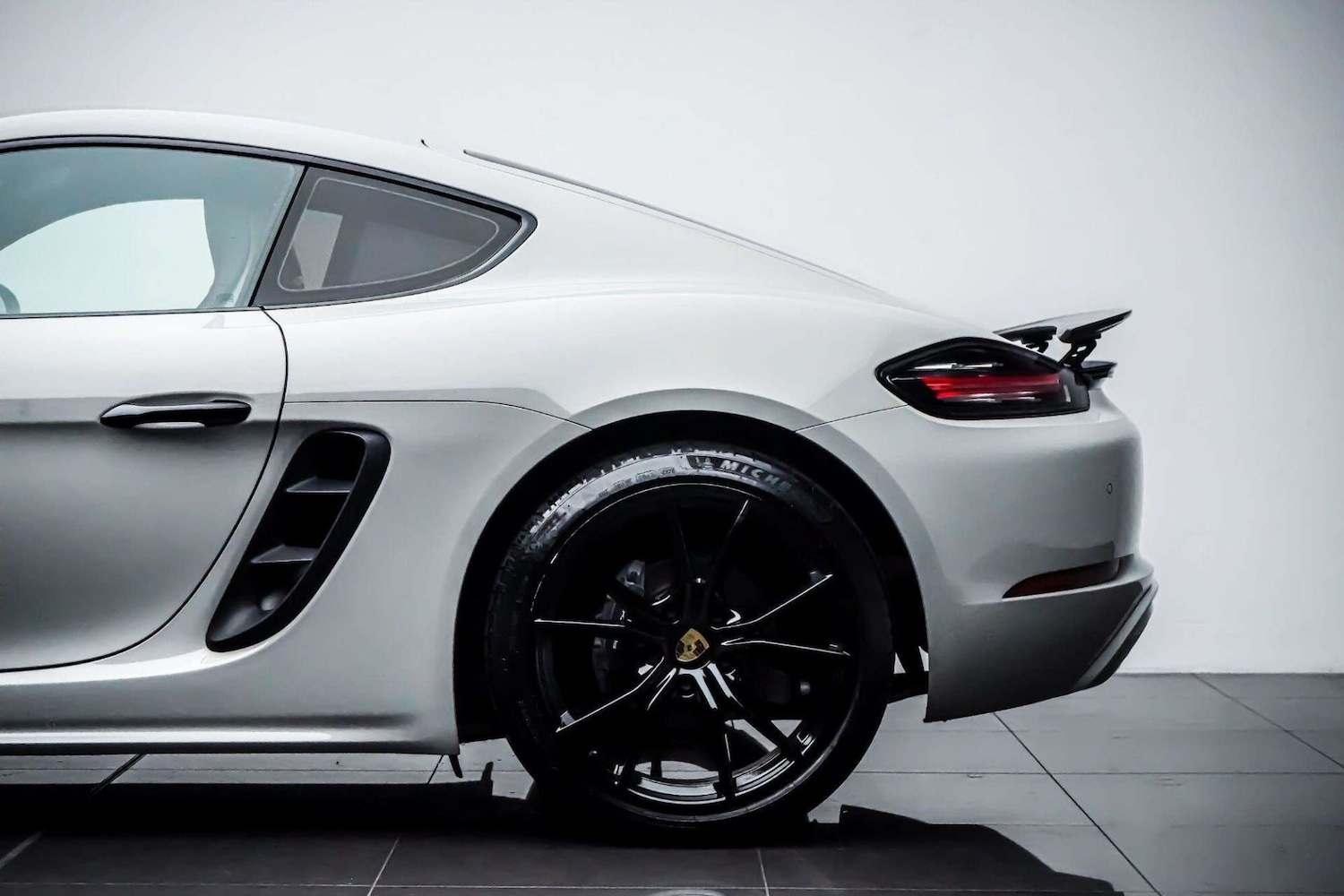Used Porsche Cayman 2020 for sale - 76830984: Photo 12
