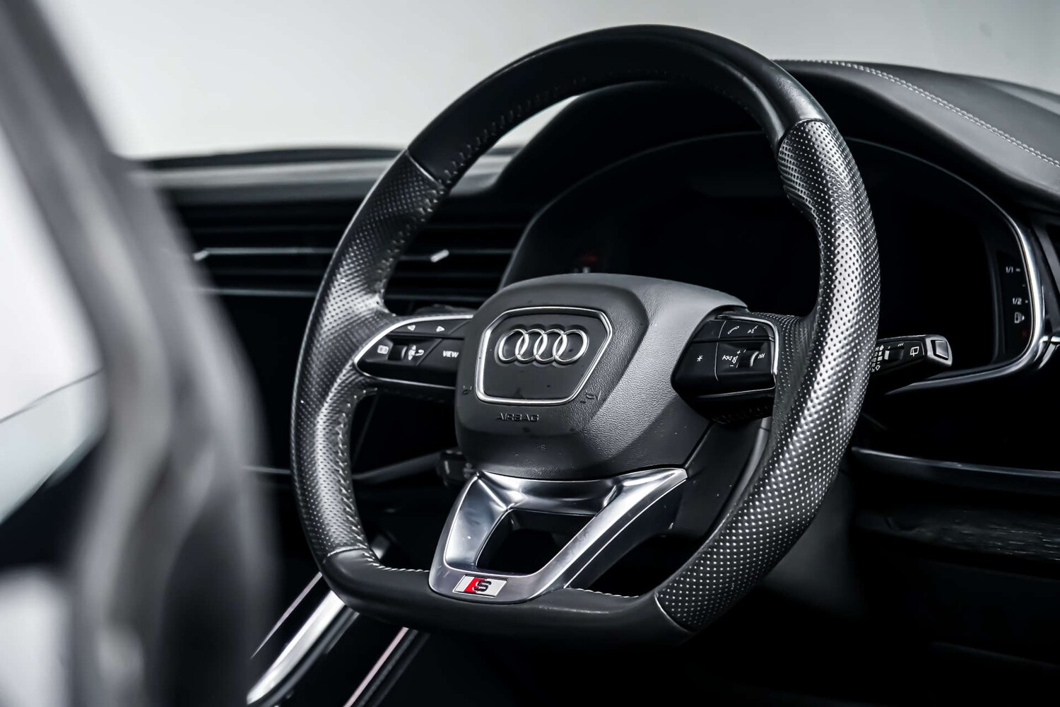 Used Audi Q8 2018 for sale - 77426979: Photo 20