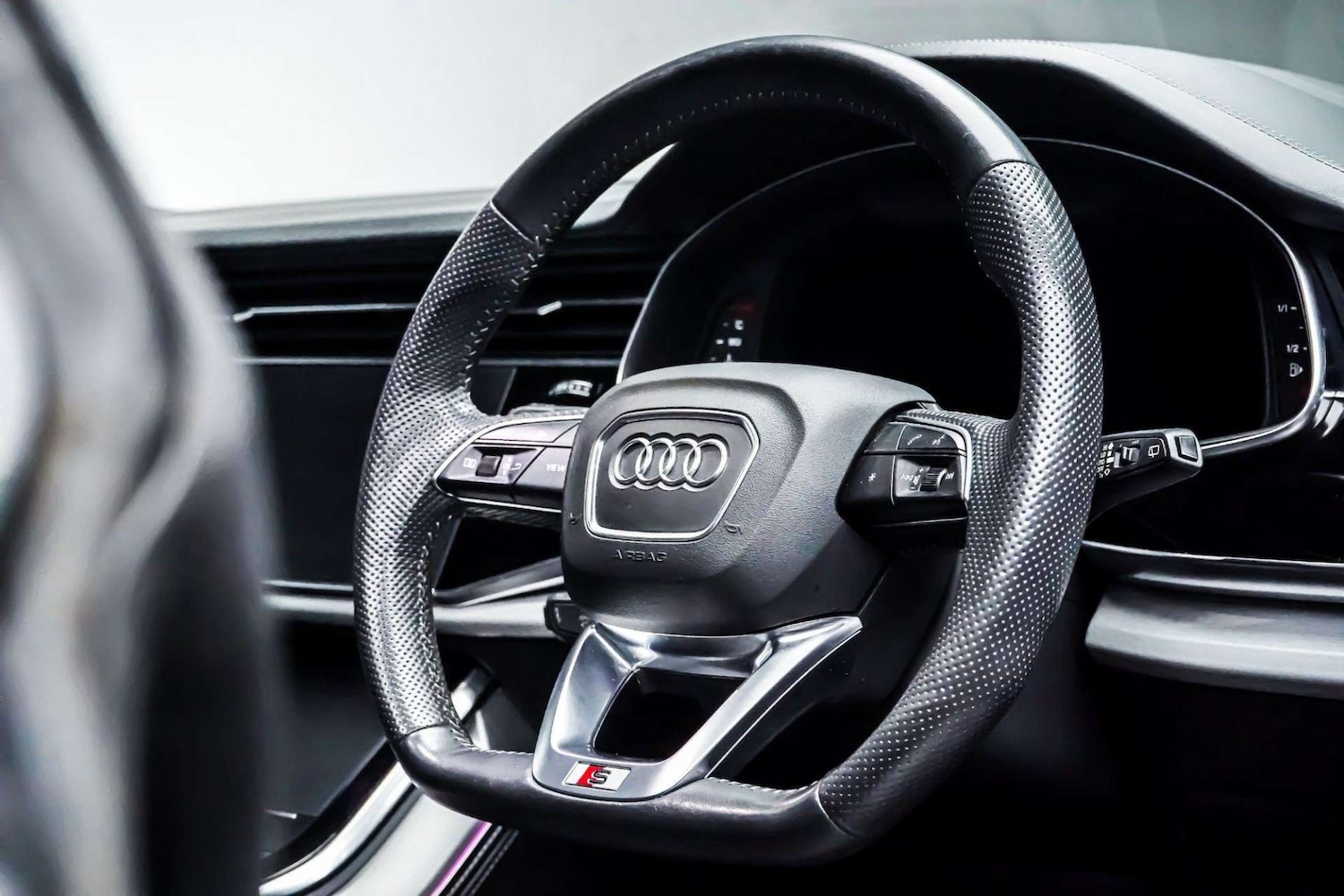 Used Audi Q8 2019 for sale - 76830986: Photo 18