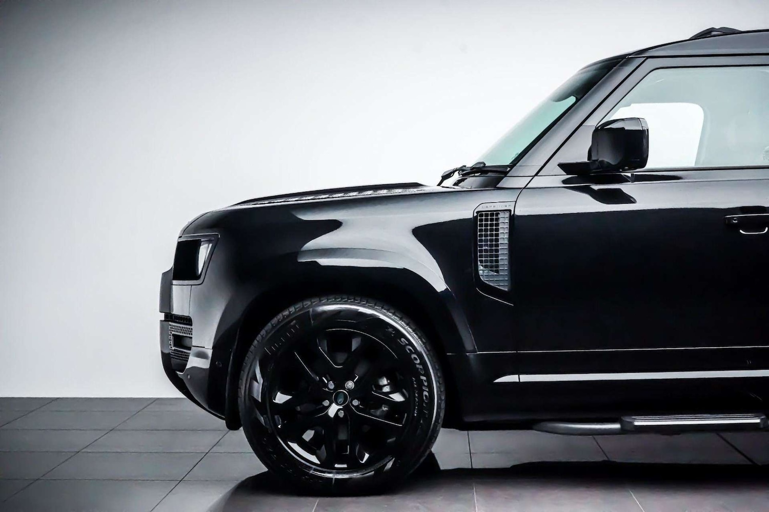 Used Land Rover Defender 2023 for sale - 76831010: Photo 12