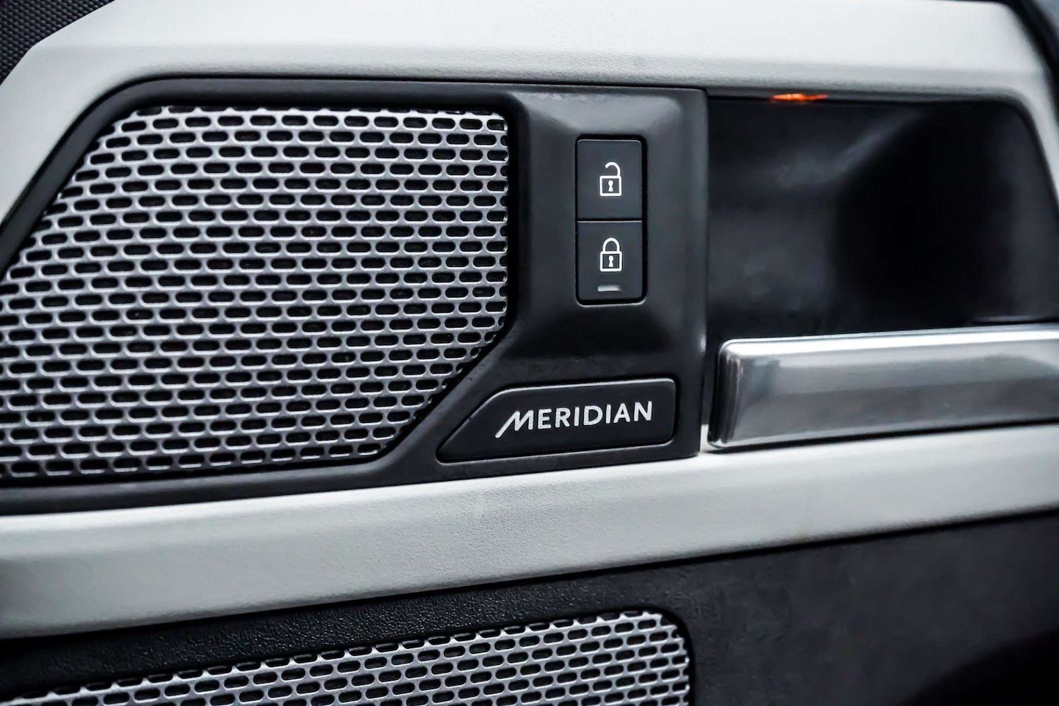 Used Land Rover Defender 2023 for sale - 76831010: Photo 18