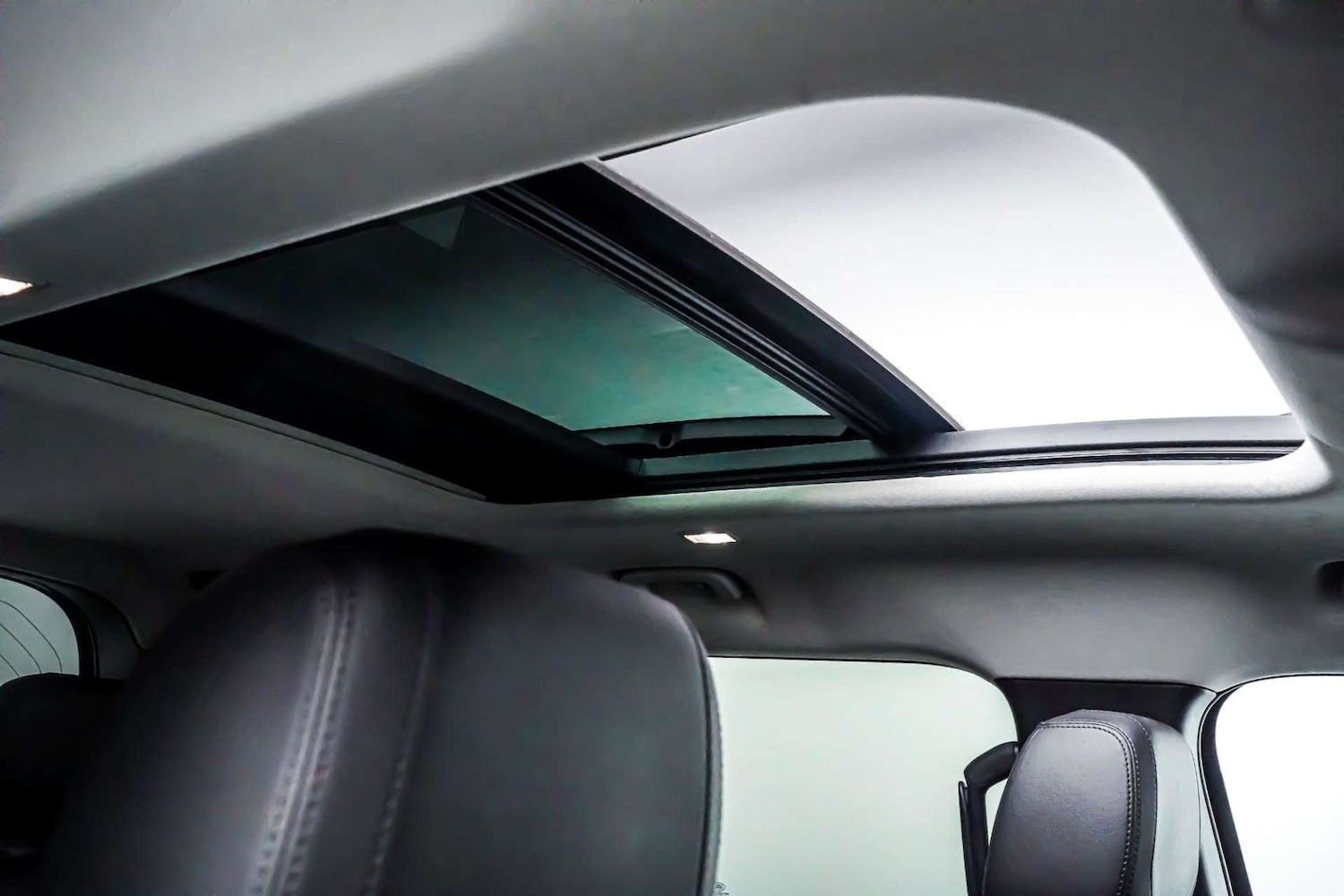 Used Land Rover Defender 2023 for sale - 76831010: Photo 3