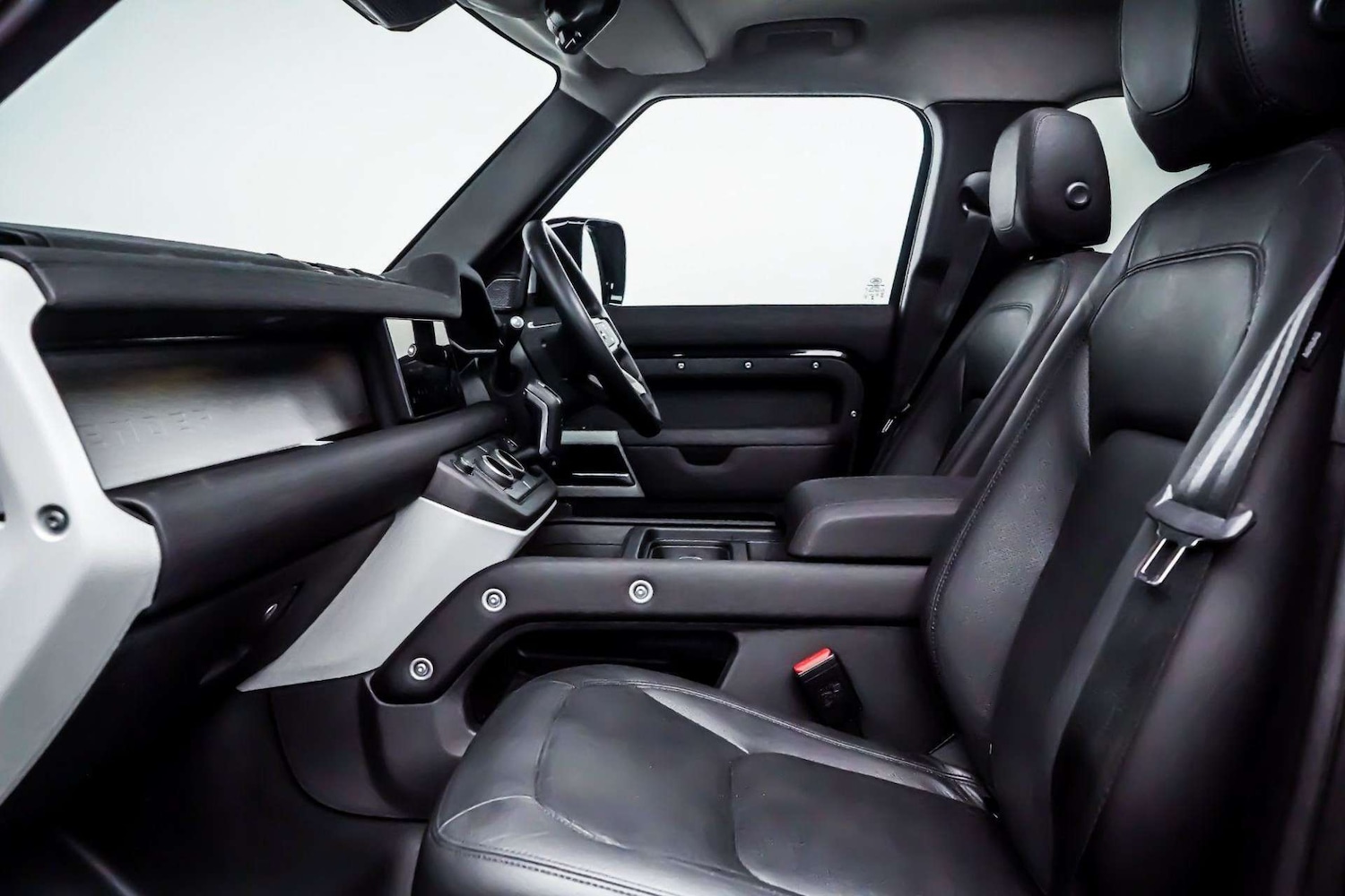 Used Land Rover Defender 2023 for sale - 76831010: Photo 7