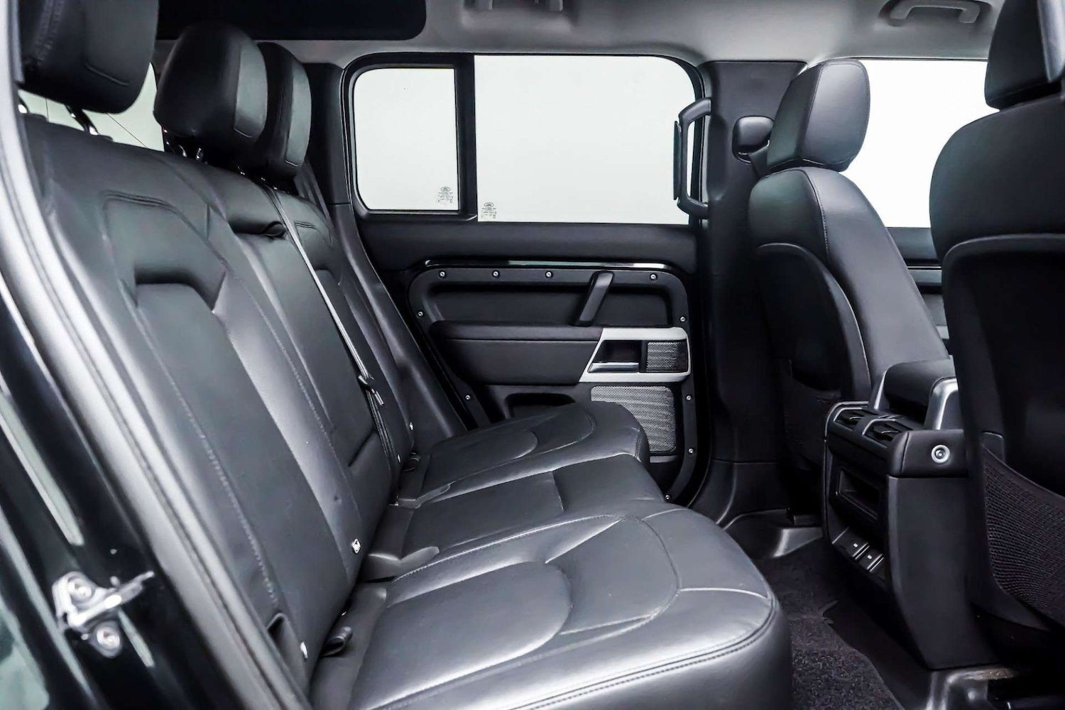 Used Land Rover Defender 2023 for sale - 76831010: Photo 8