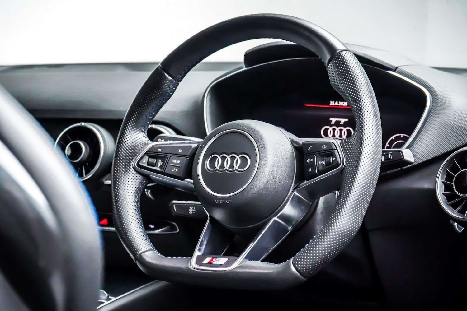 Used Audi TT 2020 for sale - 76830978: Photo 17