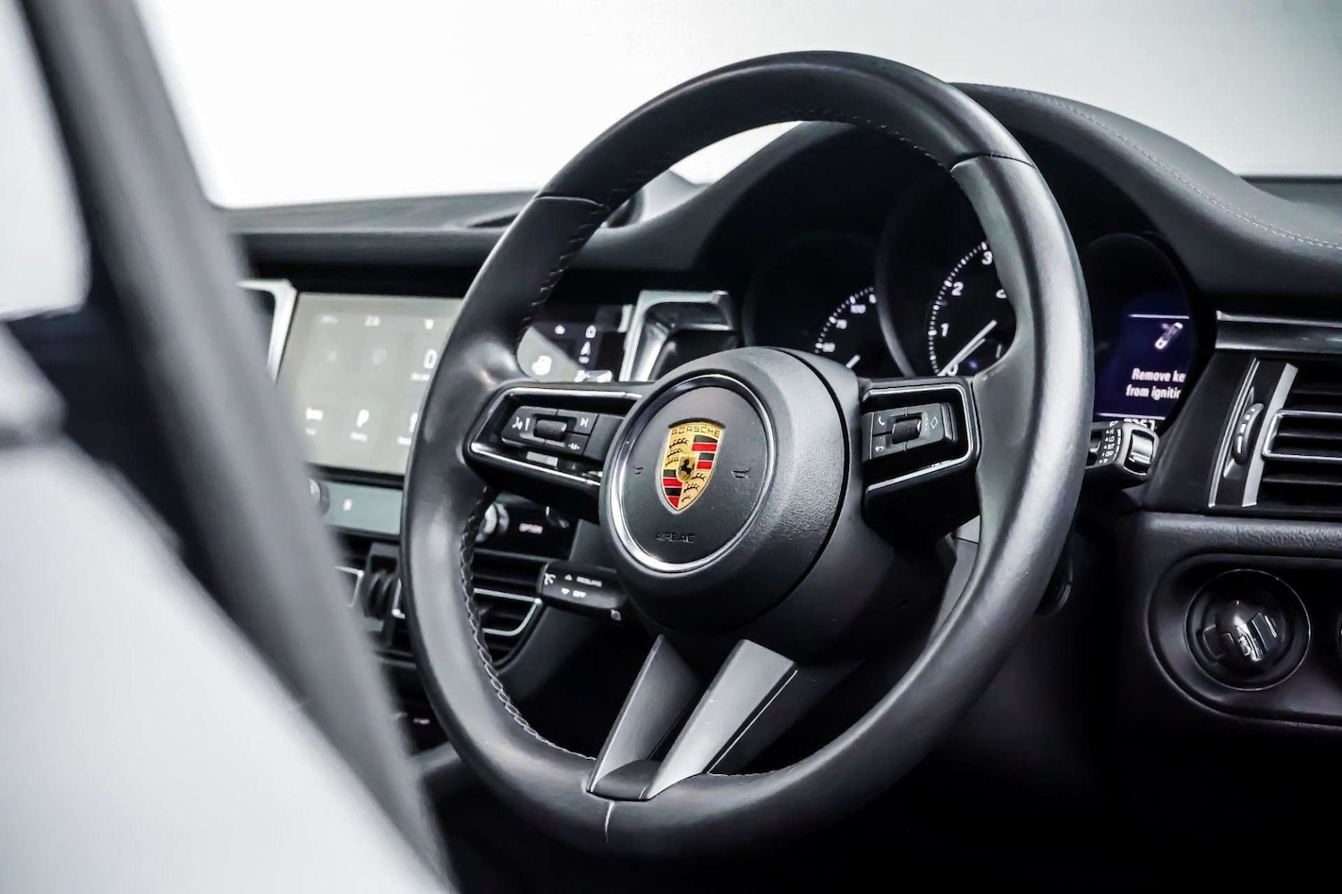 Used Porsche Macan 2021 for sale - 76830988: Photo 18