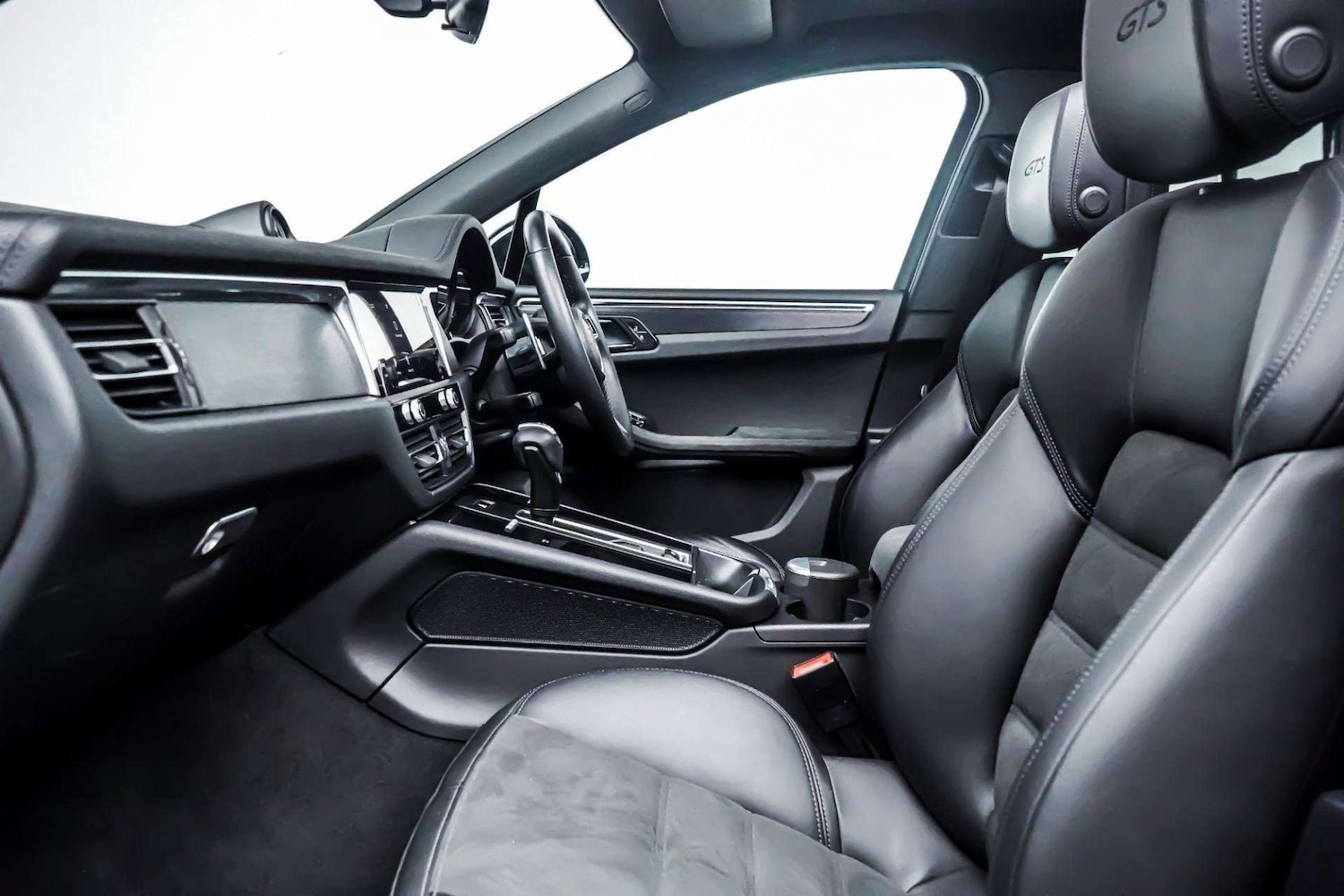 Used Porsche Macan 2021 for sale - 76830988: Photo 7