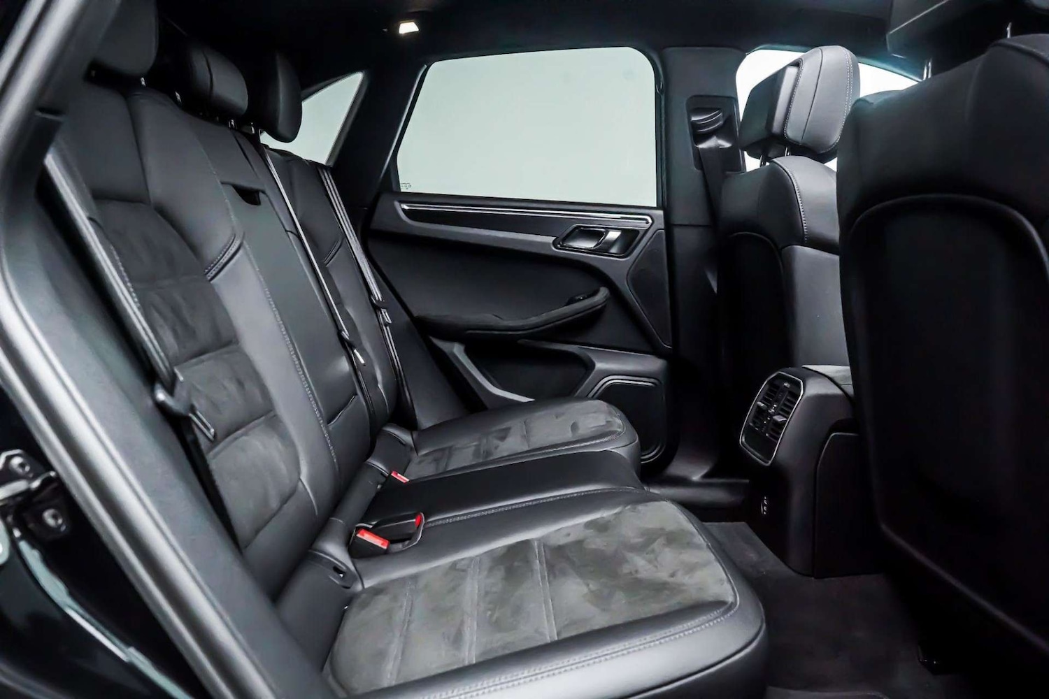 Used Porsche Macan 2021 for sale - 76830988: Photo 8