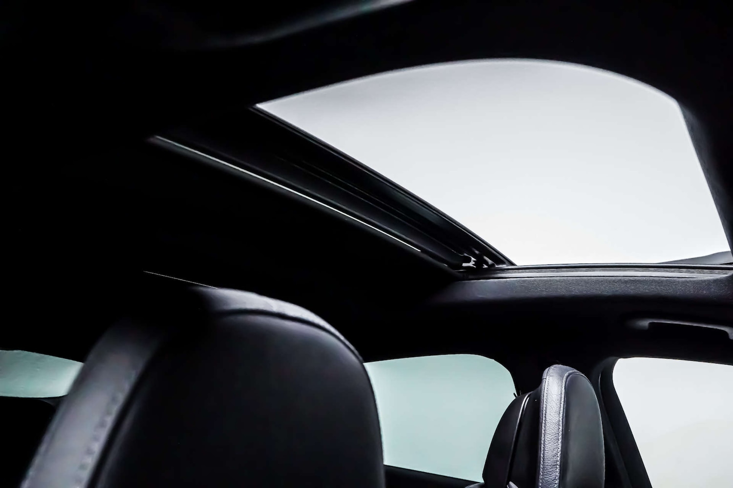 Used Mercedes-Benz GLC 2023 for sale - 76830959: Photo 3