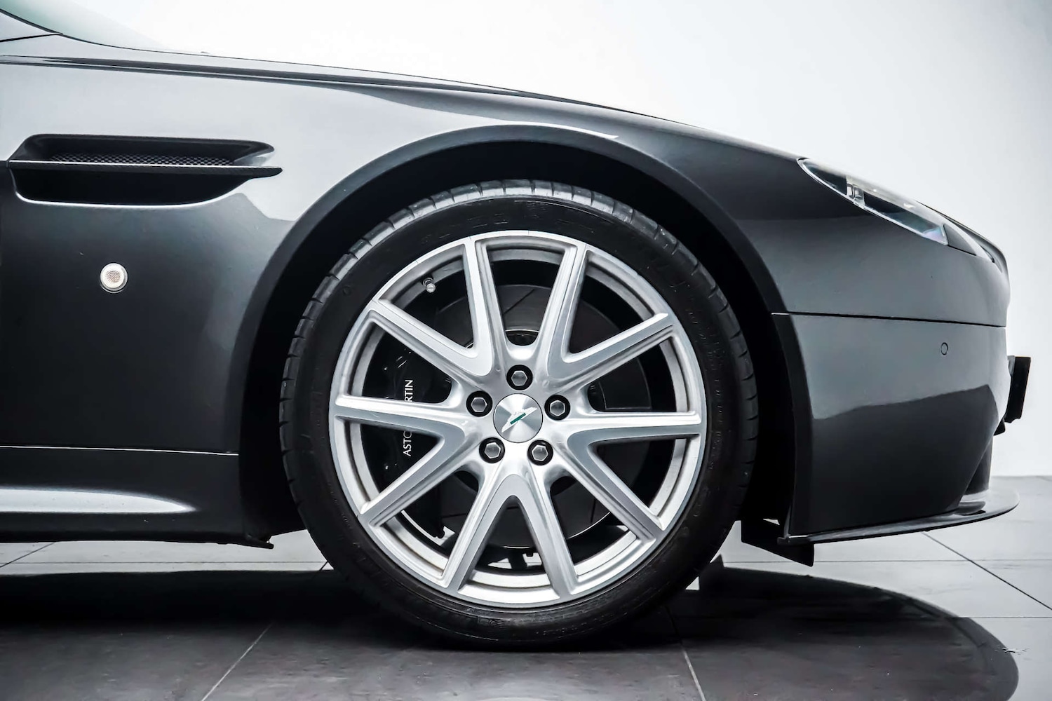 Used Aston Martin Vantage 2012 for sale - 77426873: Photo 10