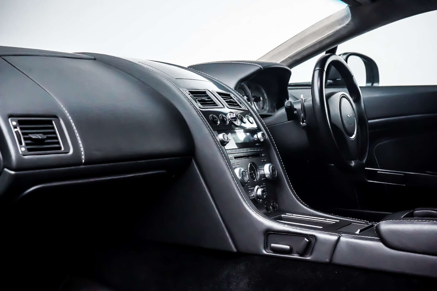 Used Aston Martin Vantage 2012 for sale - 77426873: Photo 19