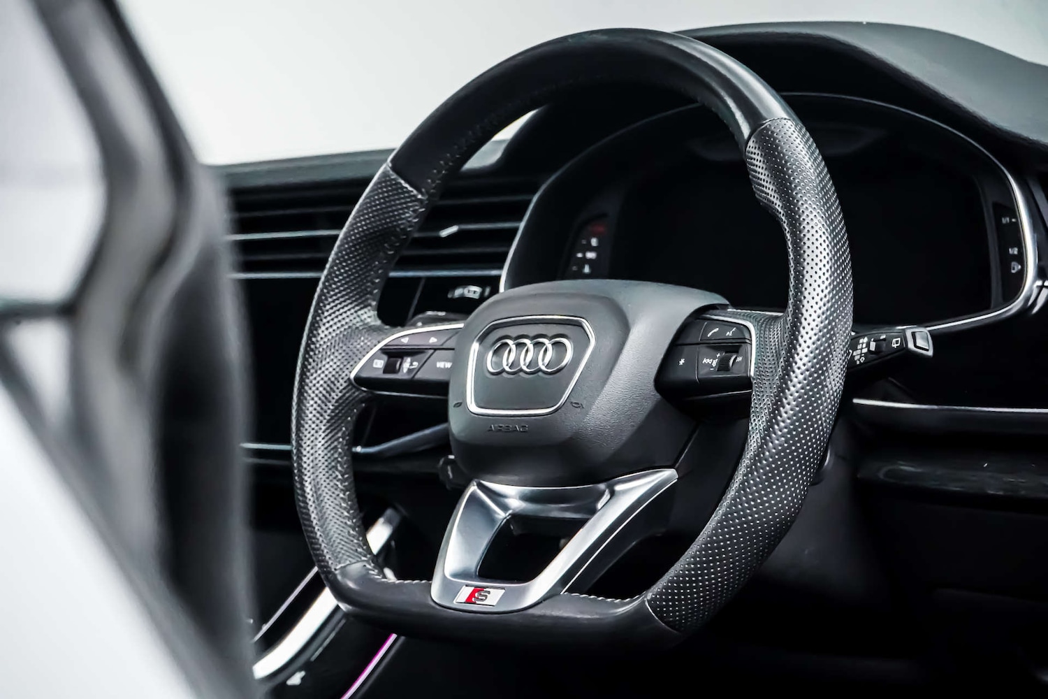 Used Audi Q8 2019 for sale - 76830985: Photo 16