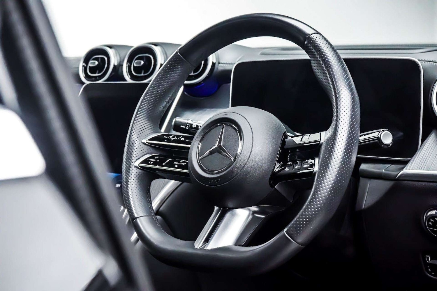 Used Mercedes-Benz GLC 2023 for sale - 76830991: Photo 16