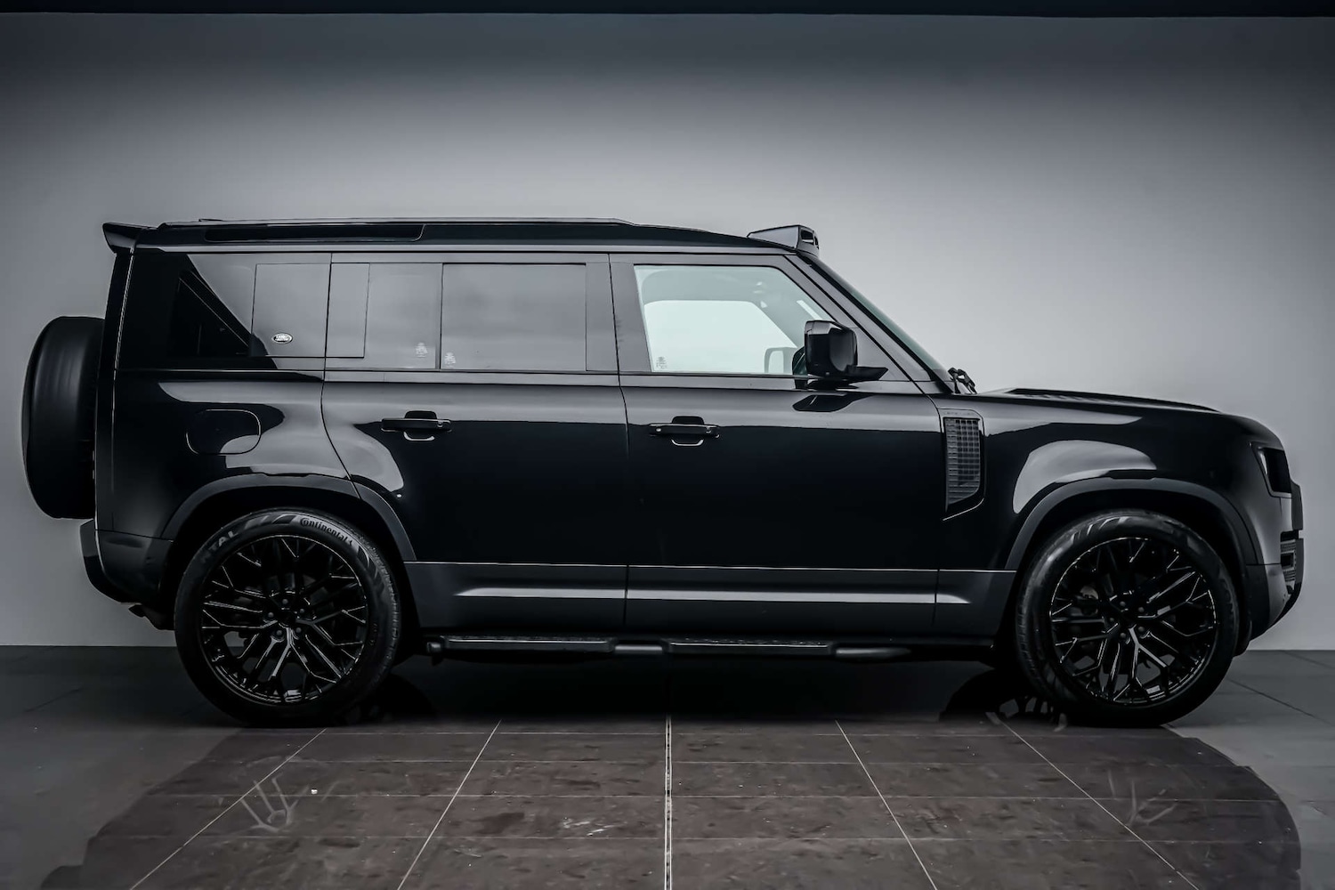 Used Land Rover Defender 2021 for sale - 77426933: Photo 11