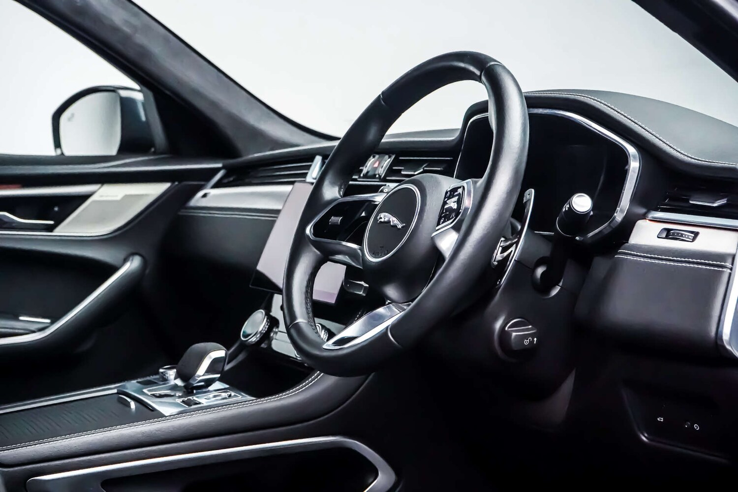 Used Jaguar F-Pace 2023 for sale - 77426858: Photo 8