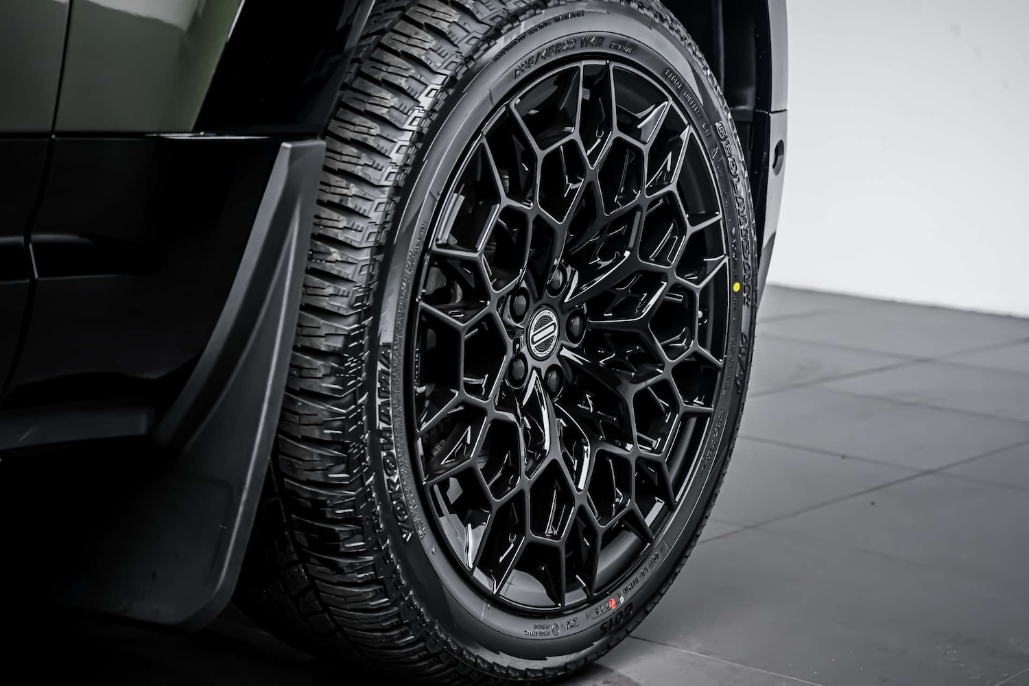 Used Land Rover Defender 2025 for sale - 78182125: Photo 3