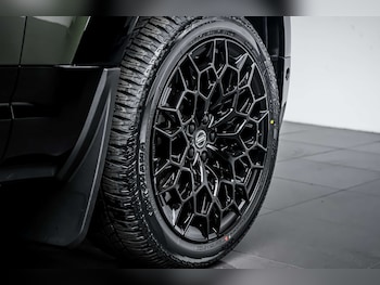 Used Land Rover Defender 2025 for sale - 78182125: Photo