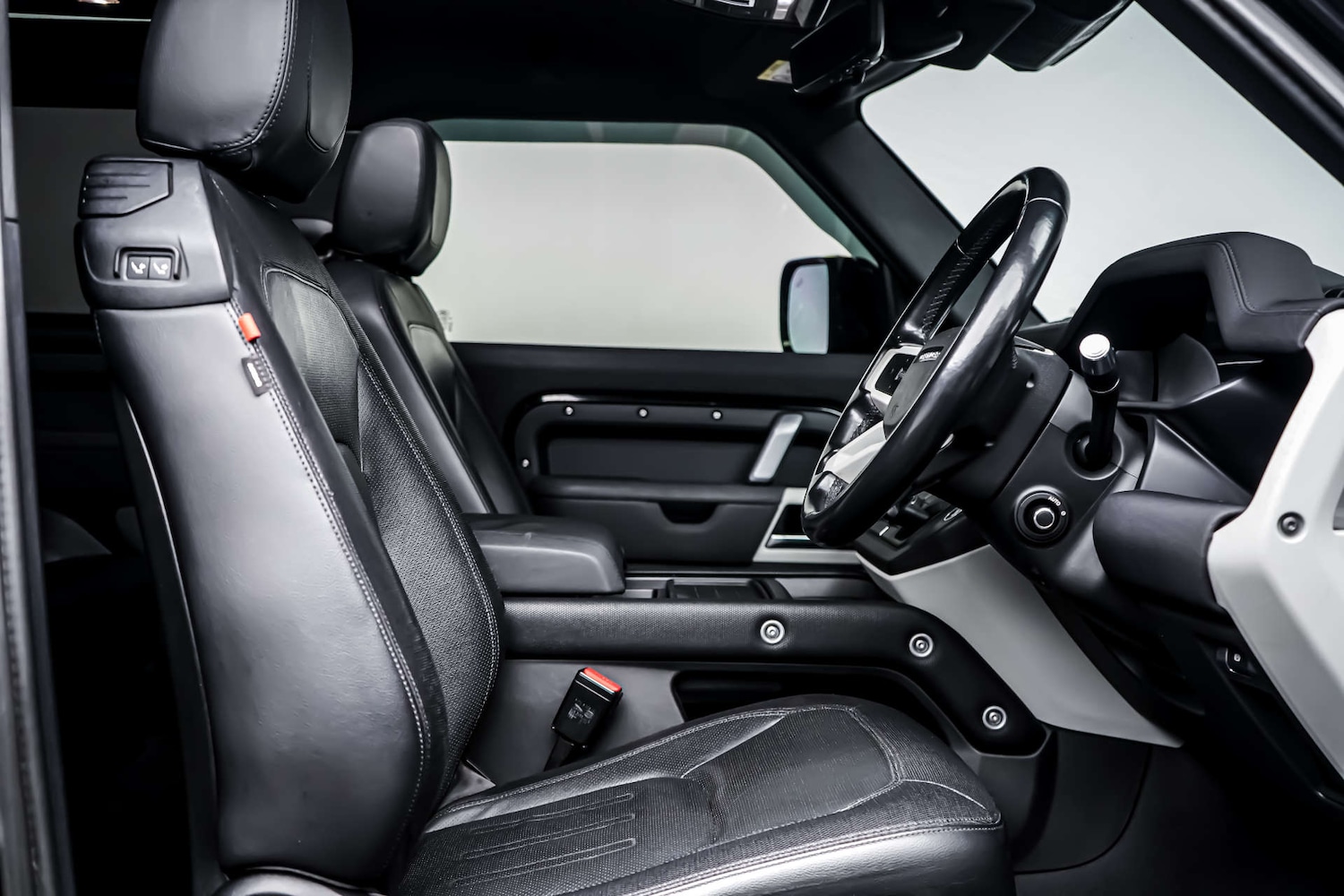 Used Land Rover Defender 2021 for sale - 77891342: Photo 6