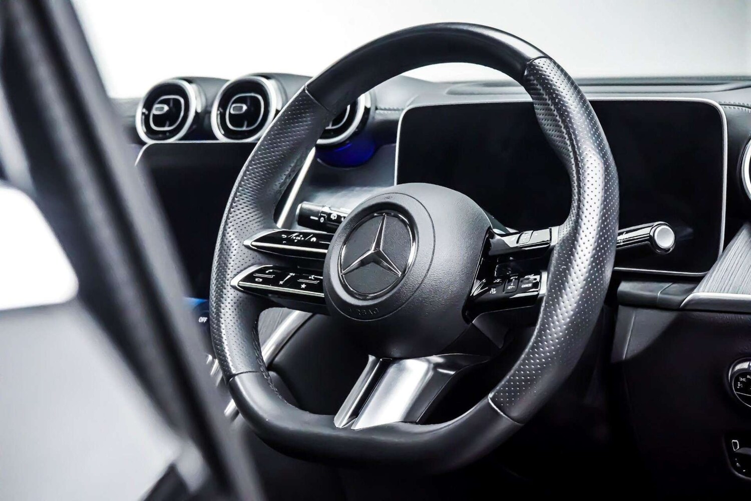 Used Mercedes-Benz GLC 2023 for sale - 77426842: Photo 16