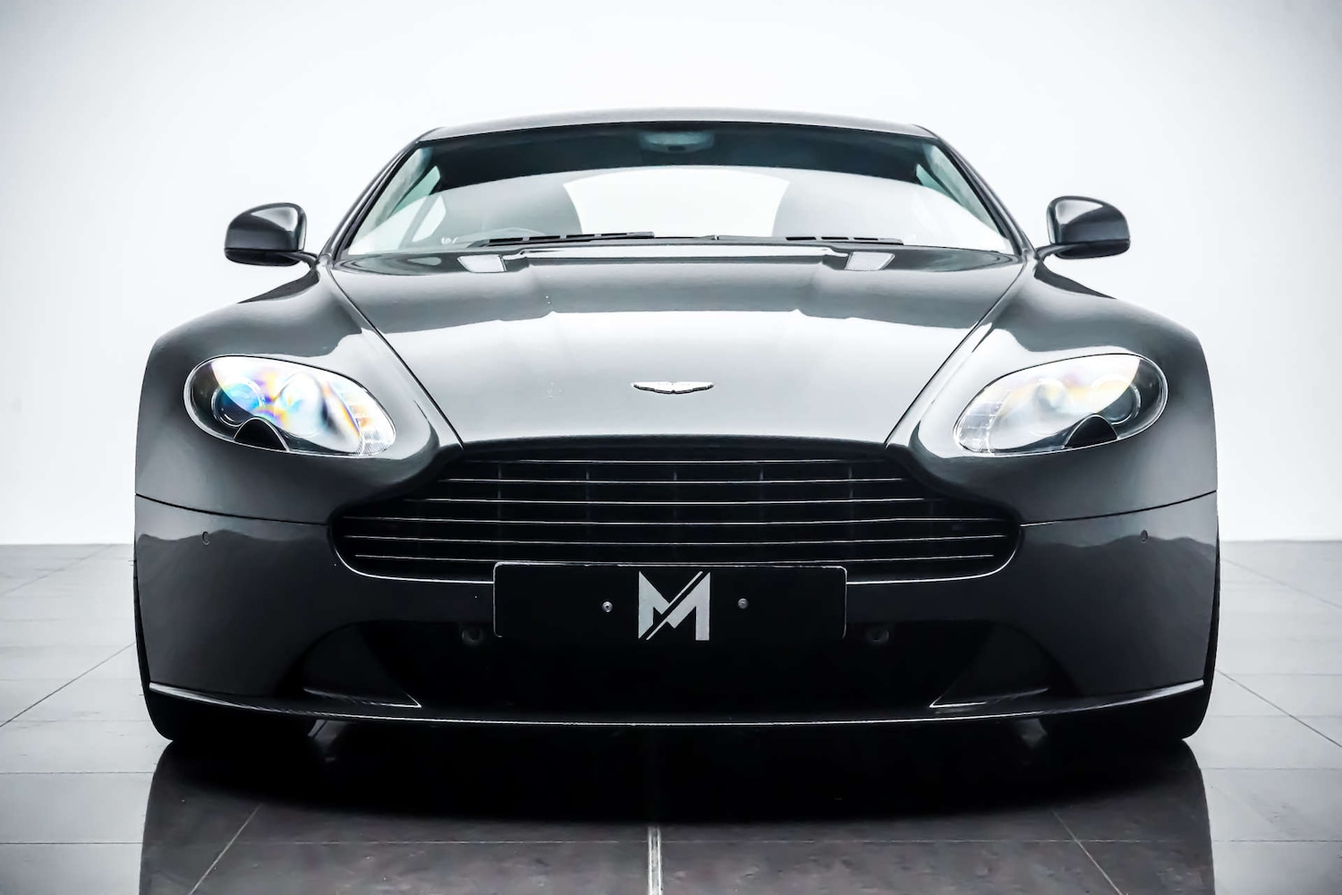 Used Aston Martin Vantage 2012 for sale - 76831004: Photo 2