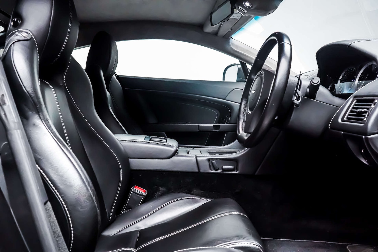 Used Aston Martin Vantage 2012 for sale - 76831004: Photo 6