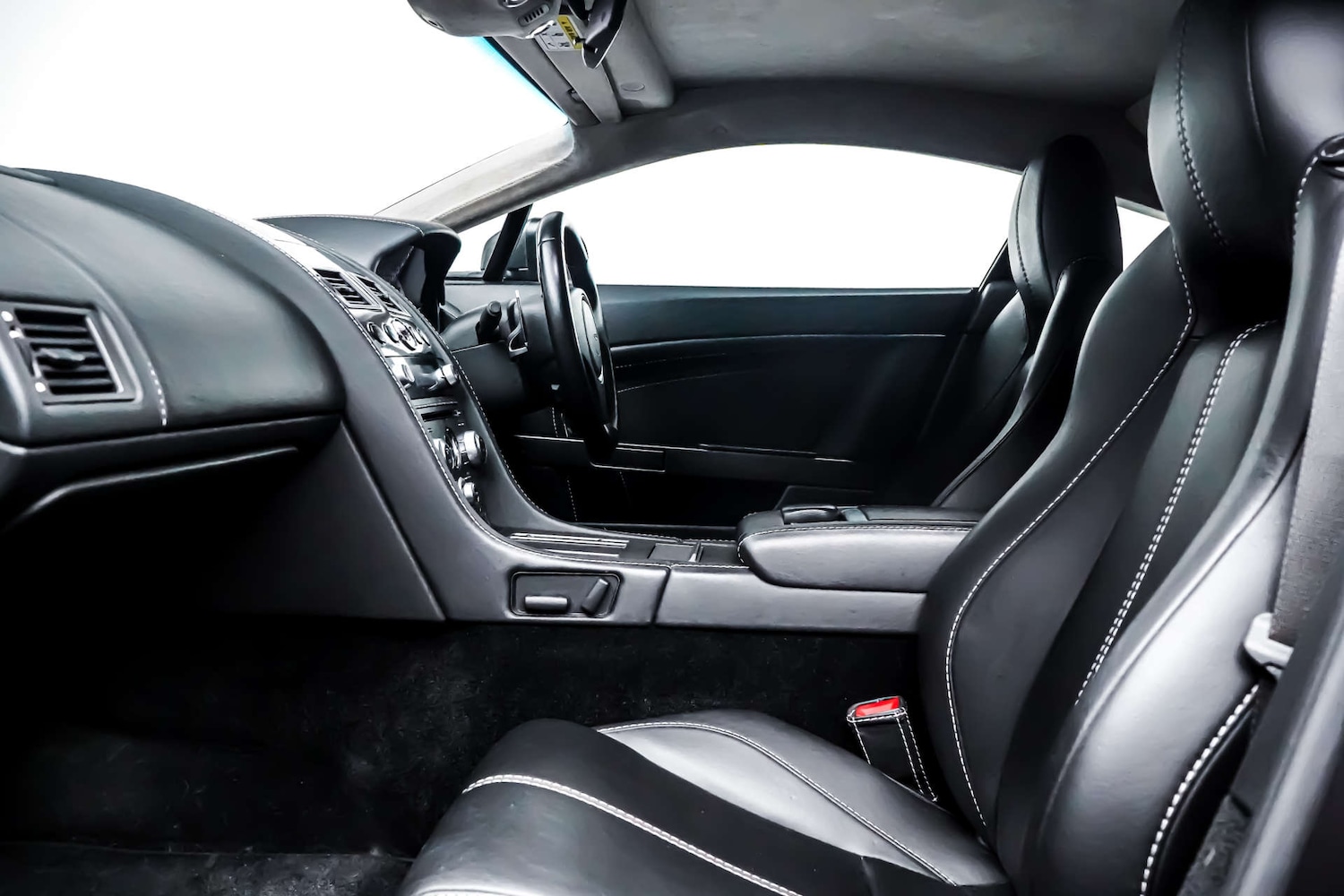 Used Aston Martin Vantage 2012 for sale - 76831004: Photo 8