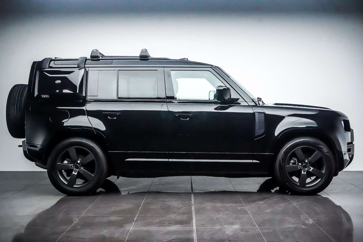 Used Land Rover Defender 2024 for sale - 76836479: Photo 12