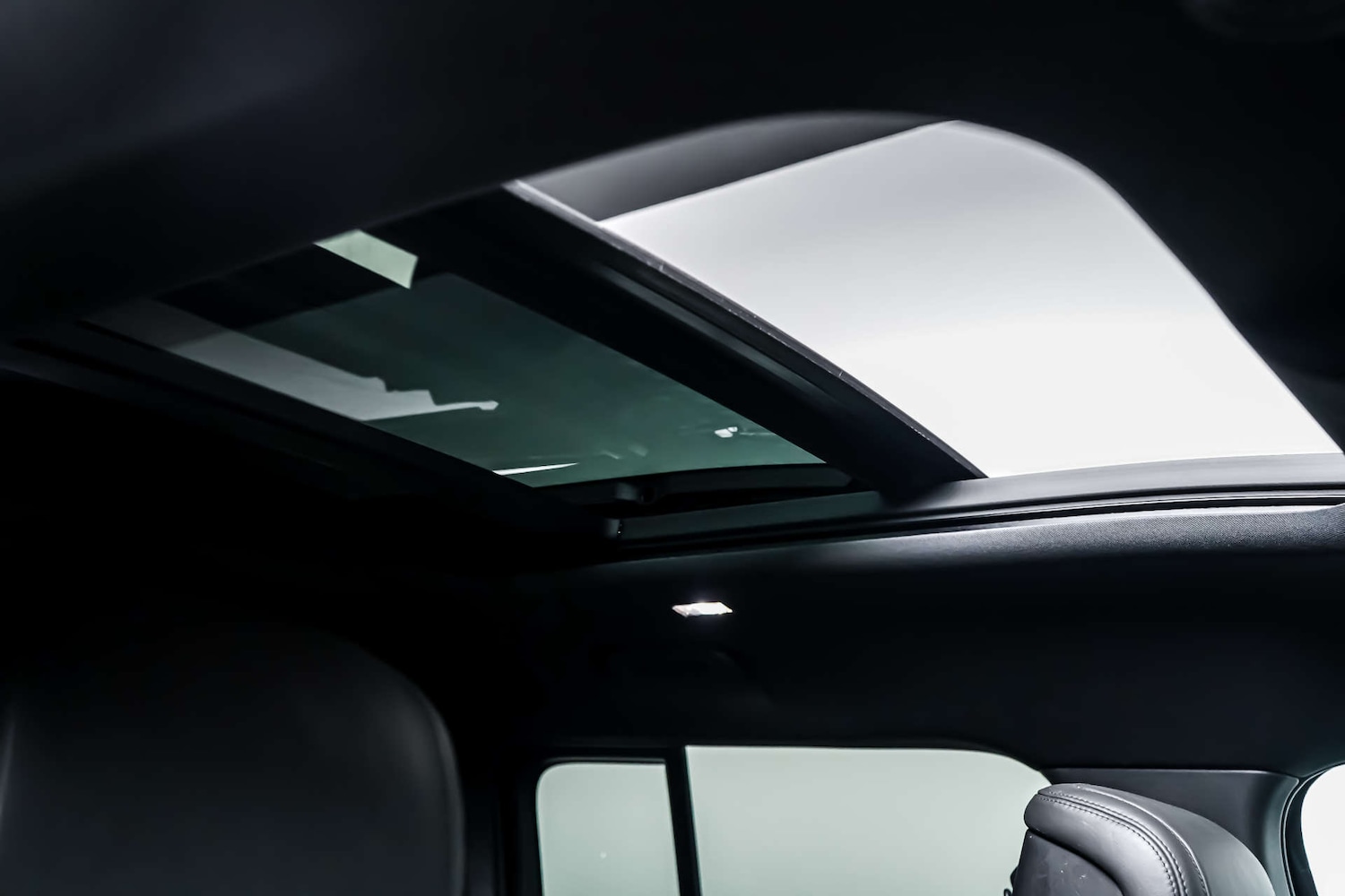 Used Land Rover Defender 2023 for sale - 77426935: Photo 3