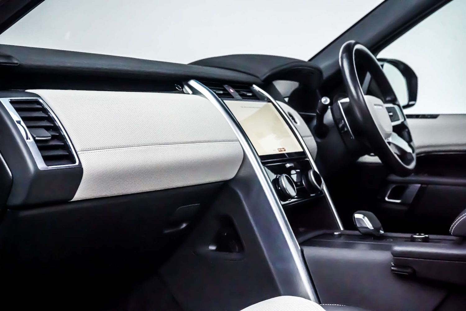 Used Land Rover Discovery 2022 for sale - 76884382: Photo 24