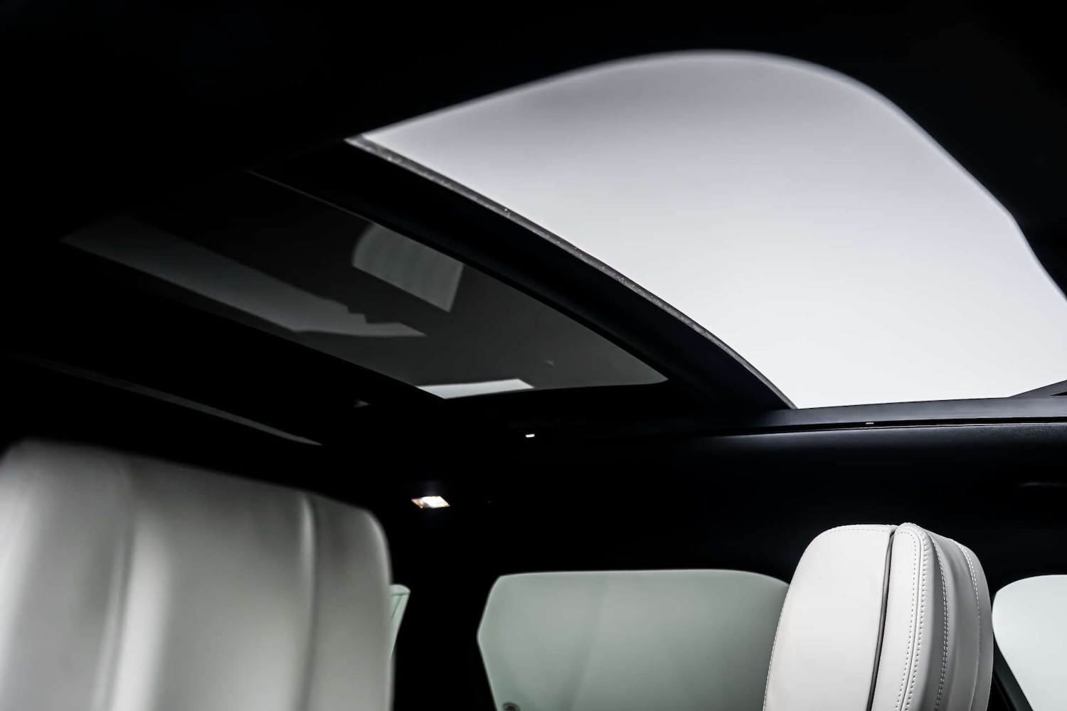 Used Land Rover Range Rover Velar 2019 for sale - 77920727: Photo 3