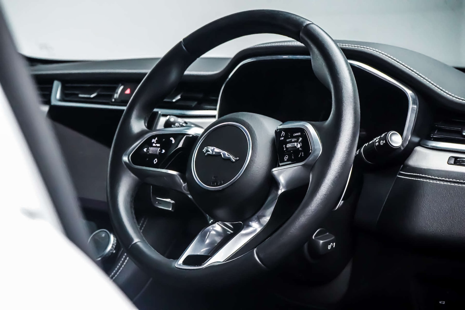 Used Jaguar F-Pace 2023 for sale - 76831049: Photo 14