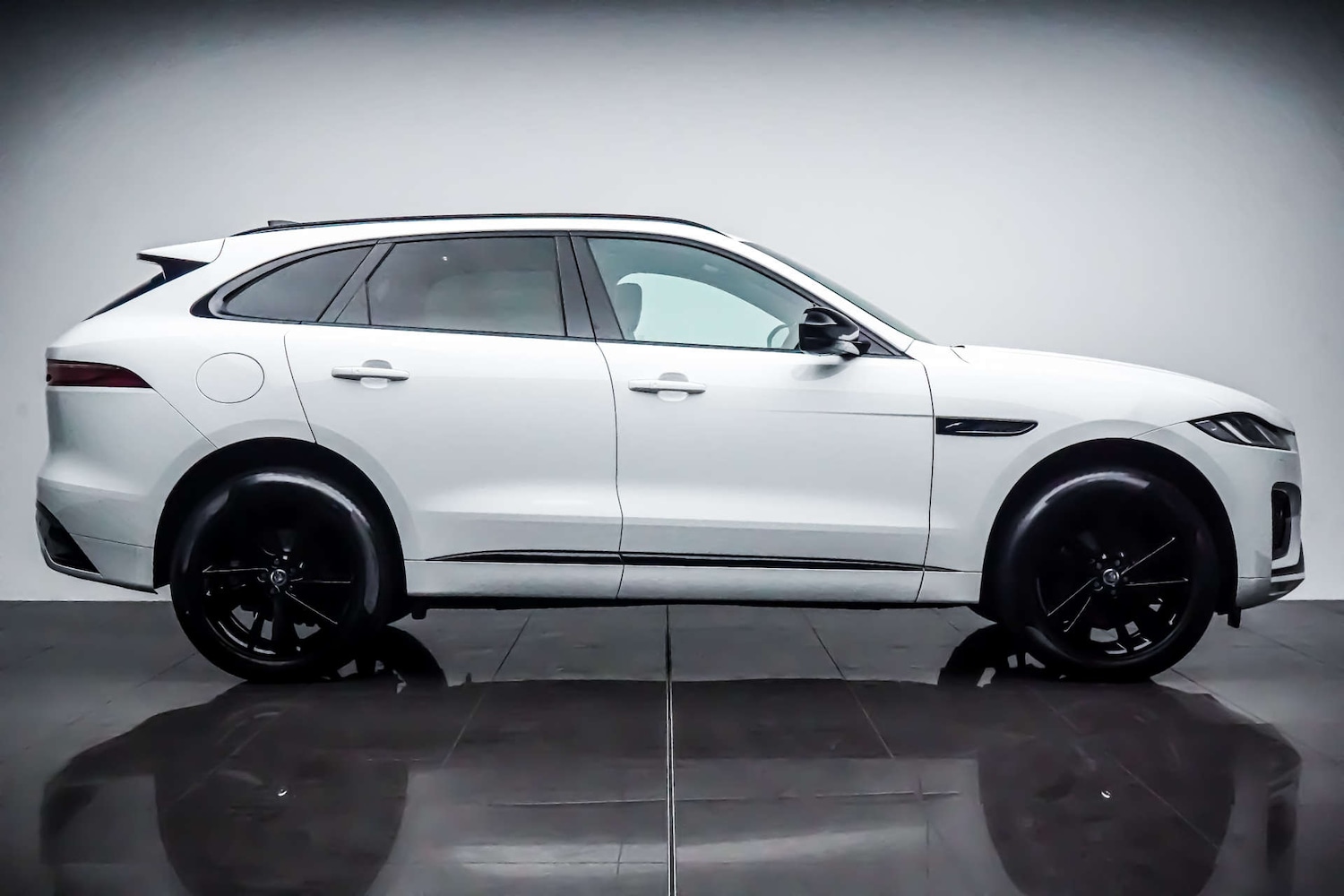 Used Jaguar F-Pace 2023 for sale - 76831049: Photo 9