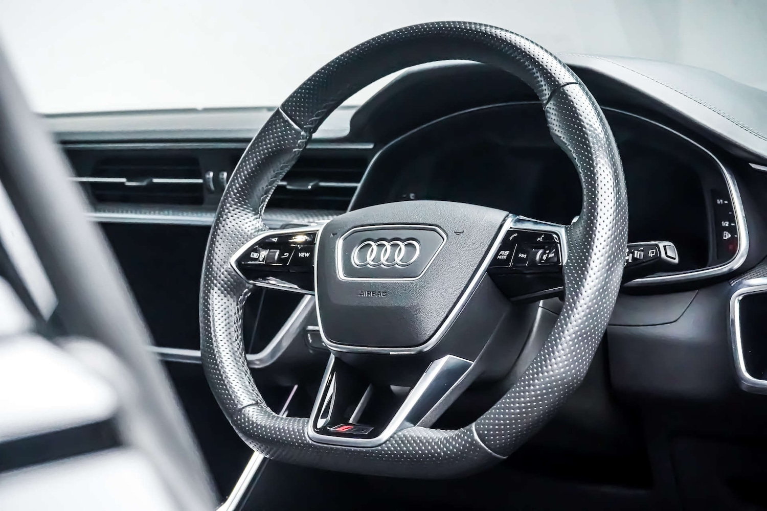 Used Audi RS6 2021 for sale - 76831045: Photo 19