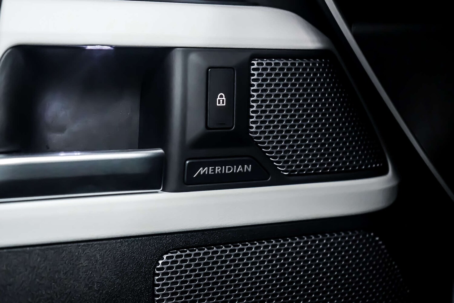 Used Land Rover Defender 2021 for sale - 77249277: Photo 21