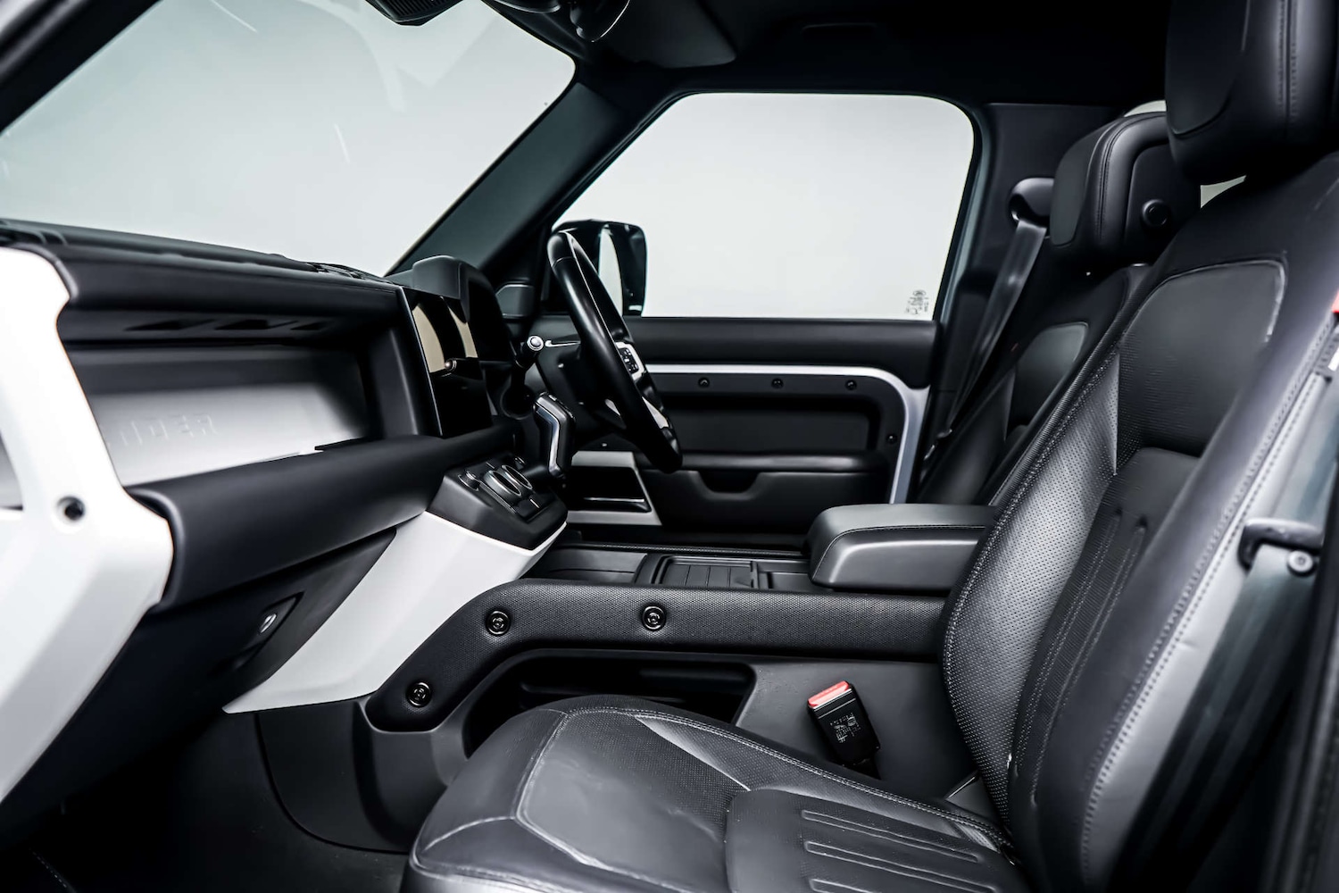 Used Land Rover Defender 2021 for sale - 77249277: Photo 8