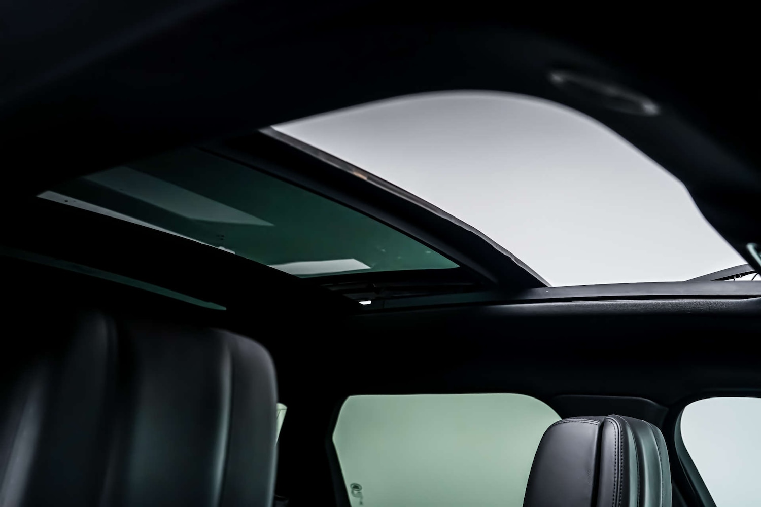 Used Land Rover Range Rover Velar 2023 for sale - 77426929: Photo 3