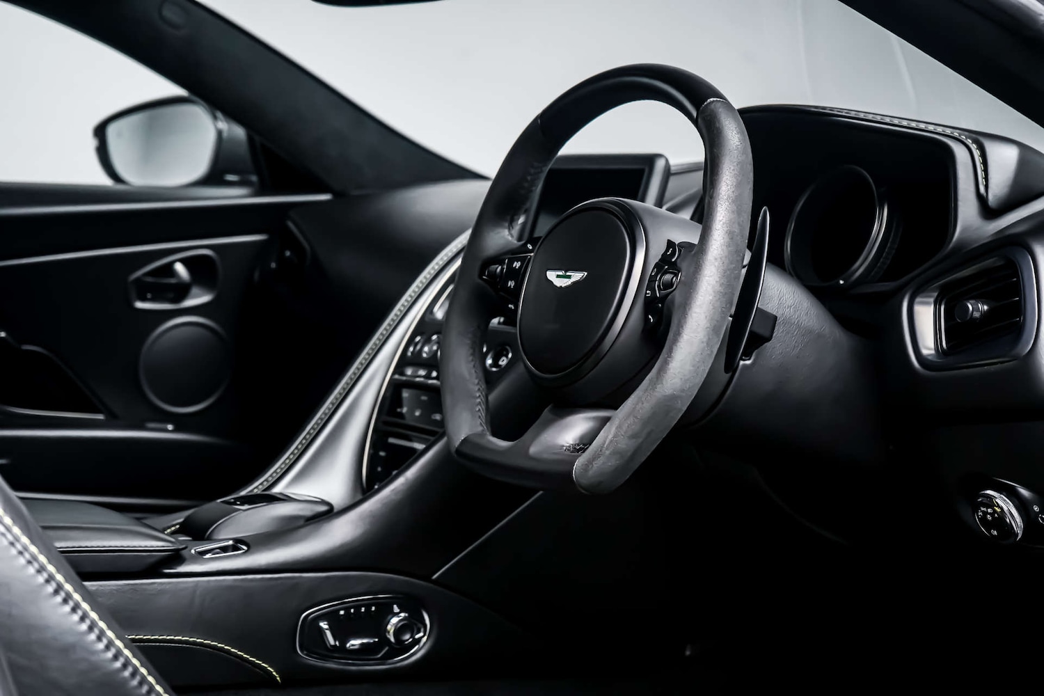 Used Aston Martin DB11 2018 for sale - 77426950: Photo 11