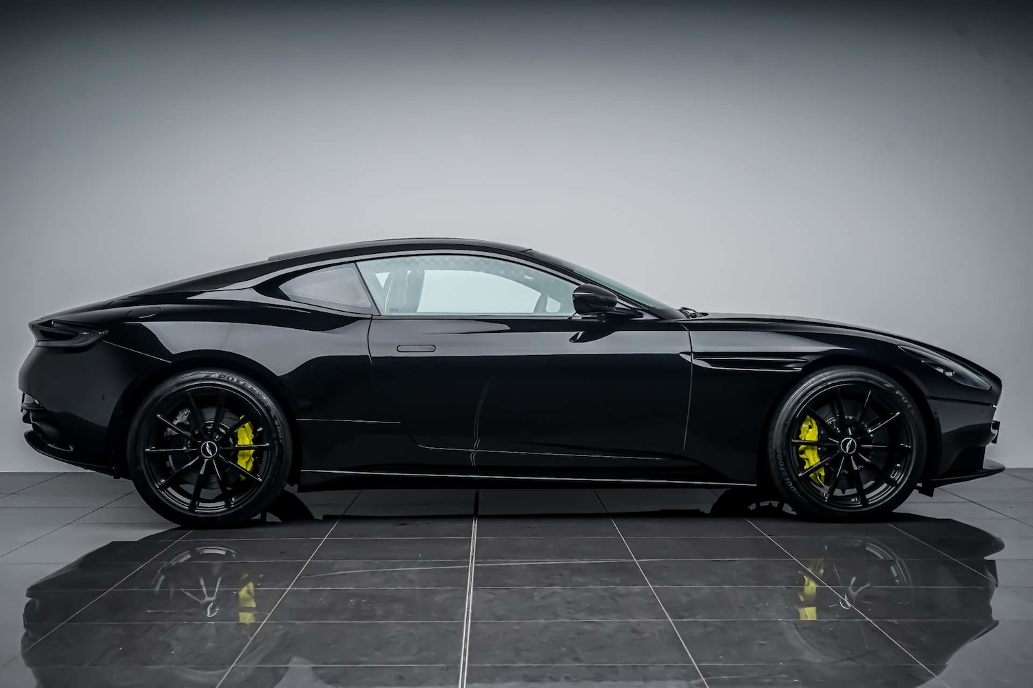 Used Aston Martin DB11 2018 for sale - 77426950: Photo 13