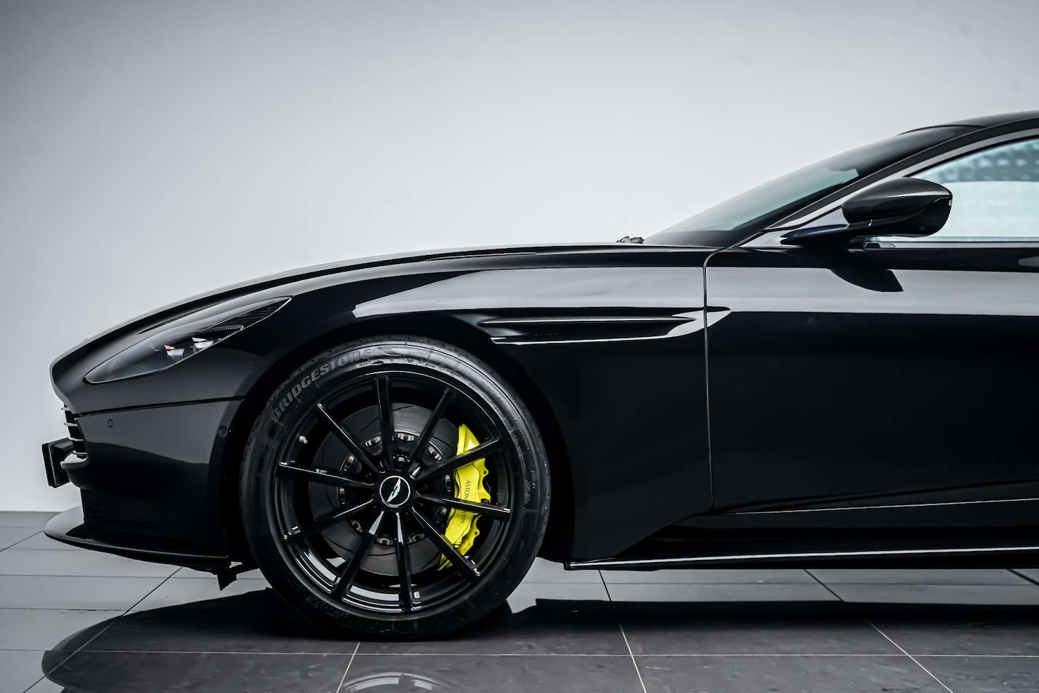 Used Aston Martin DB11 2018 for sale - 77426950: Photo 15