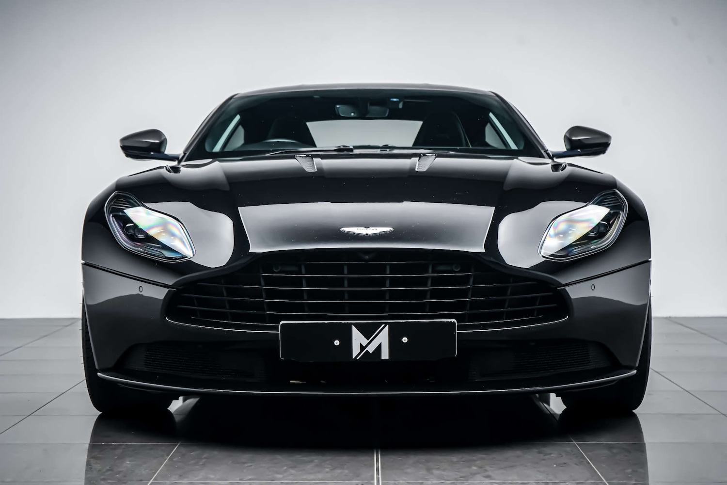 Used Aston Martin DB11 2018 for sale - 77426950: Photo 2