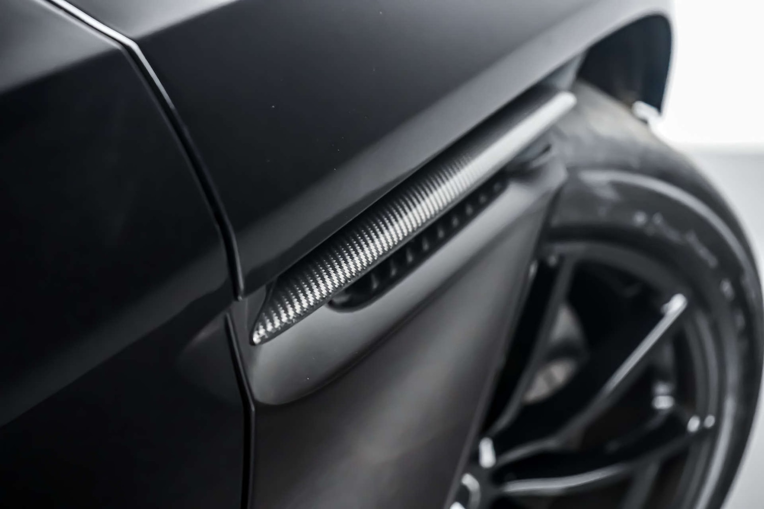 Used Aston Martin DB11 2018 for sale - 77426950: Photo 21