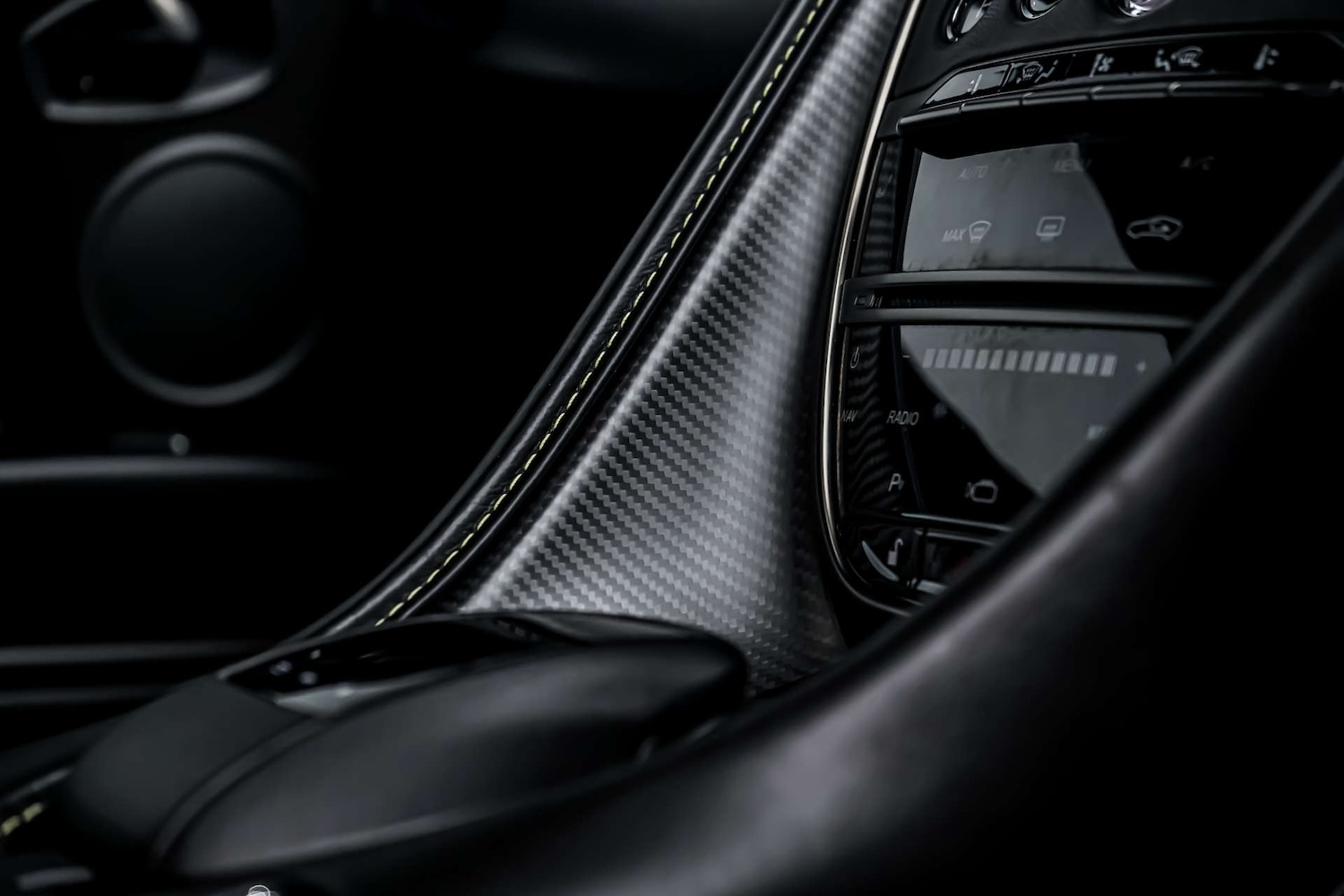 Used Aston Martin DB11 2018 for sale - 77426950: Photo 25