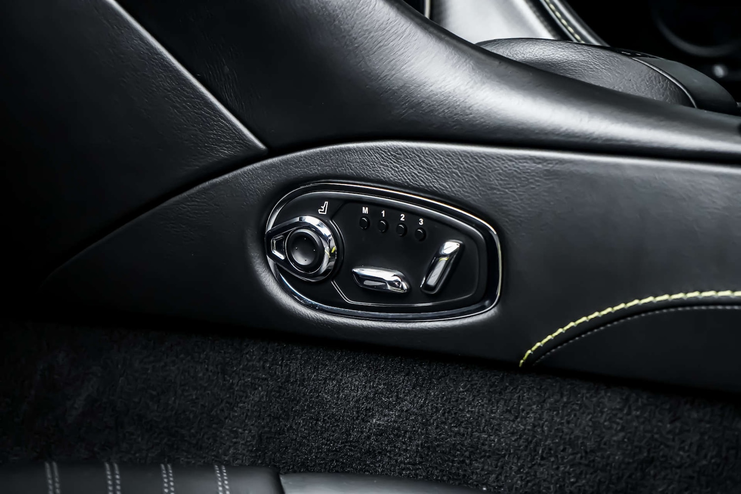 Used Aston Martin DB11 2018 for sale - 77426950: Photo 26