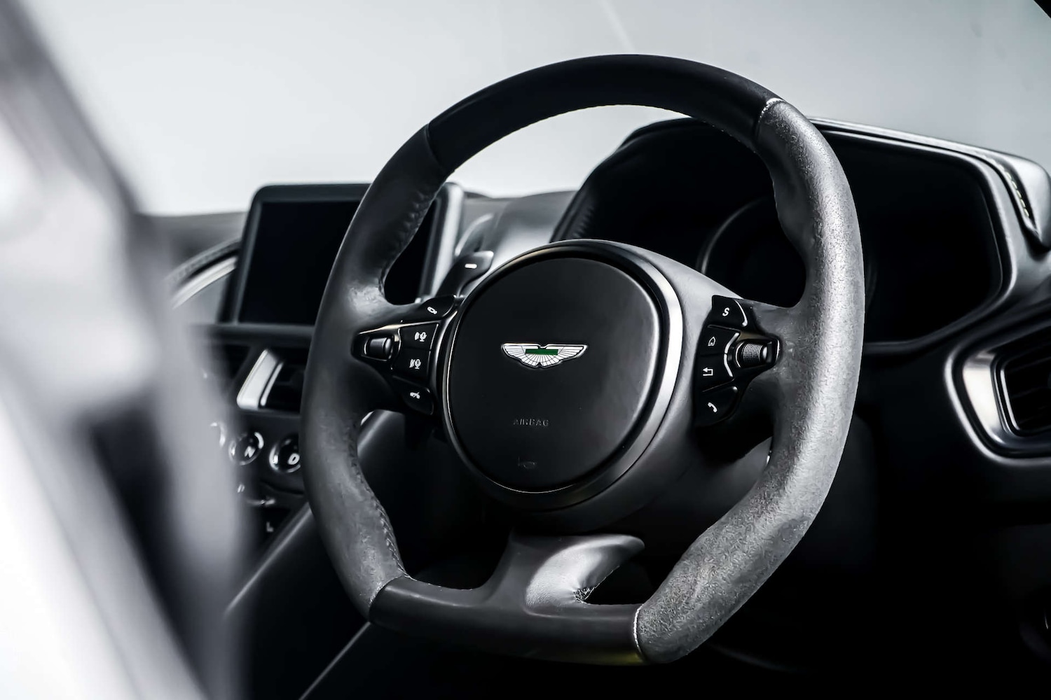 Used Aston Martin DB11 2018 for sale - 77426950: Photo 27