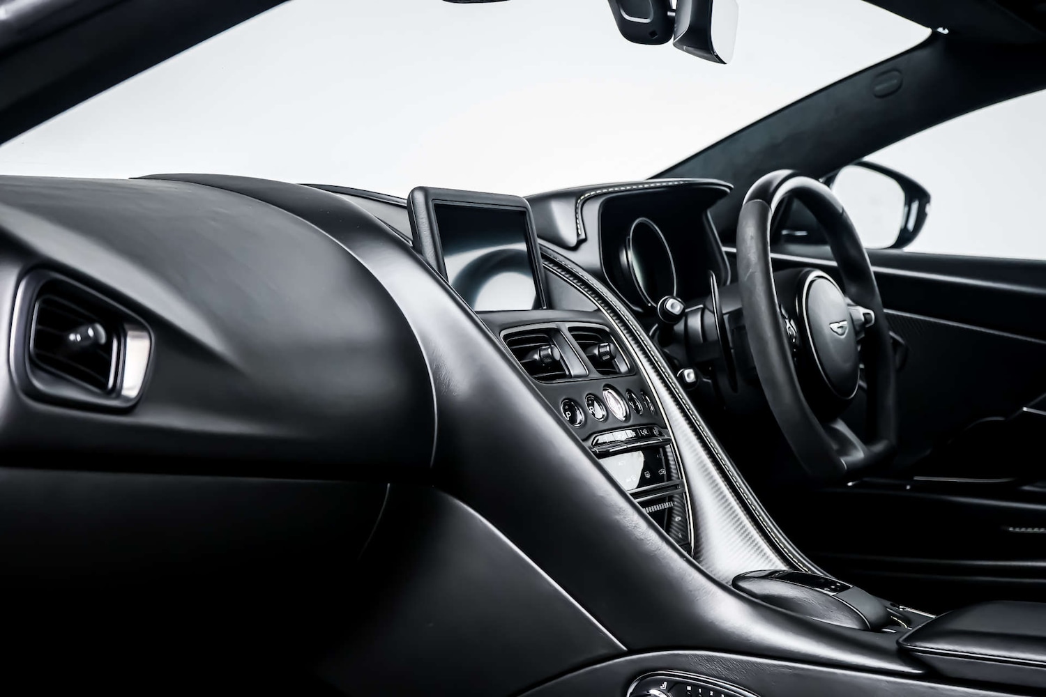 Used Aston Martin DB11 2018 for sale - 77426950: Photo 28